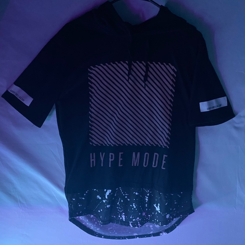 Short sleeve hooded shirt